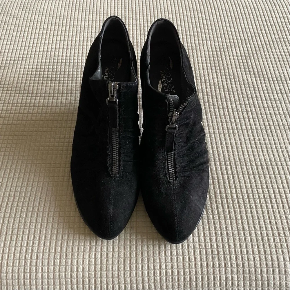 AEROSOLES Like New Suede Booties.
